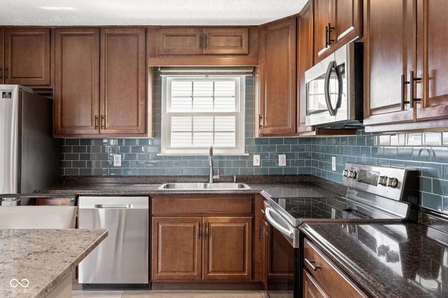 1824 Creekside Drive, Brownsburg, IN 46112