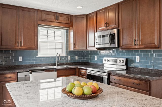 1824 Creekside Drive, Brownsburg, IN 46112