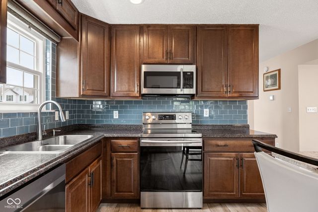 1824 Creekside Drive, Brownsburg, IN 46112