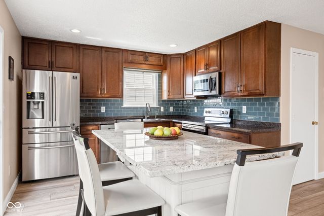 1824 Creekside Drive, Brownsburg, IN 46112