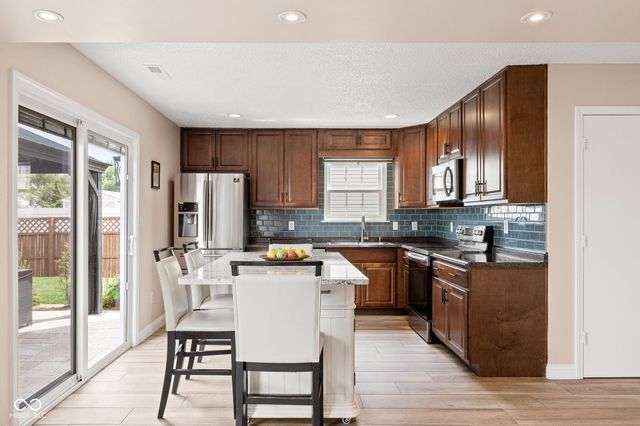 1824 Creekside Drive, Brownsburg, IN 46112