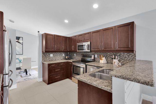 3400 Turtle Cove, Royal Palm Beach, FL 33411