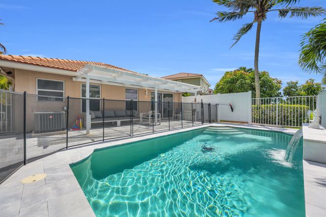 3400 Turtle Cove, Royal Palm Beach, FL 33411