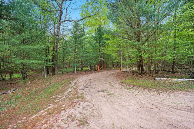 4900 N Railroad Avenue, Pentwater, MI 49449