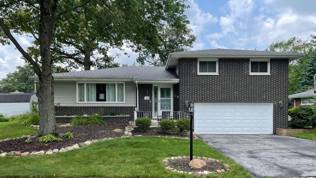 2134 W 3rd Place, Hobart, IN 46342
