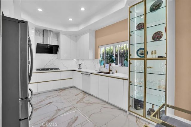 6921 Kian Court, Van Nuys, CA 91406