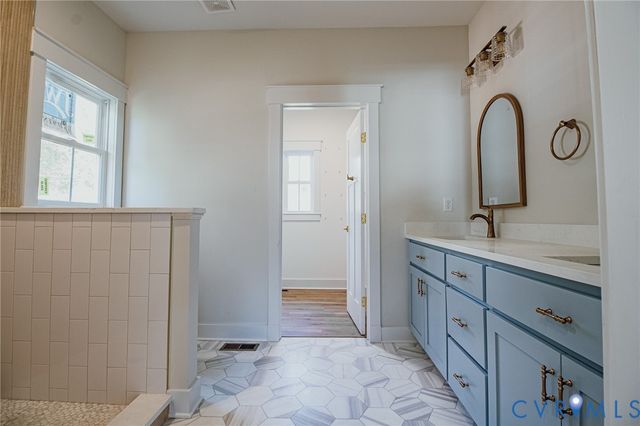 204 Crescent Ave, Hopewell, VA 23860