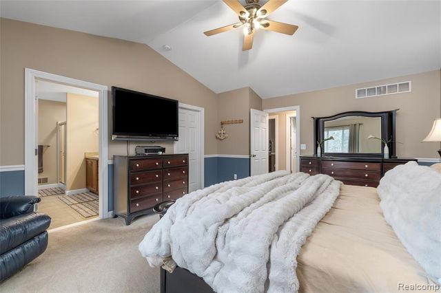 297 Gleneagles, Highland, MI 48357