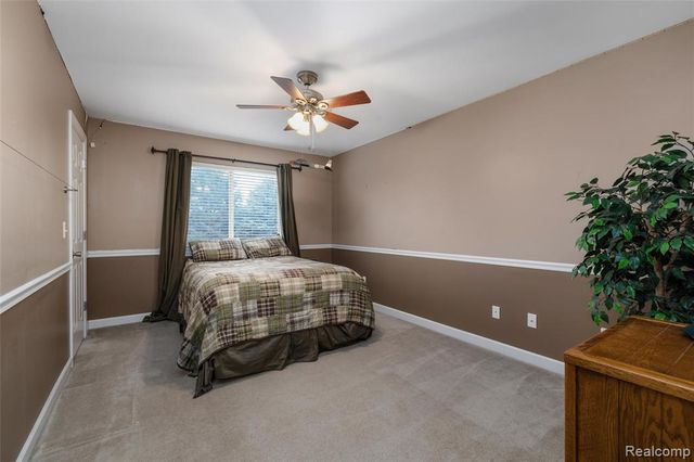 297 Gleneagles, Highland, MI 48357