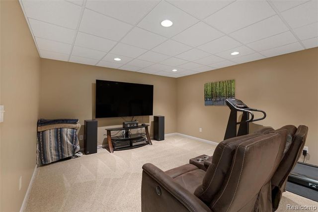 297 Gleneagles, Highland, MI 48357