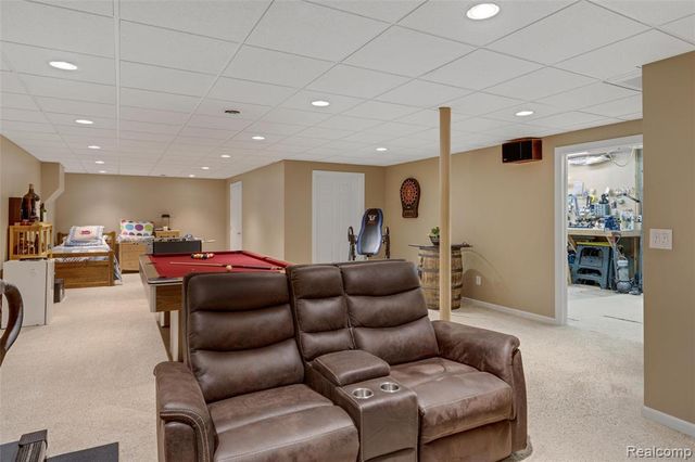 297 Gleneagles, Highland, MI 48357