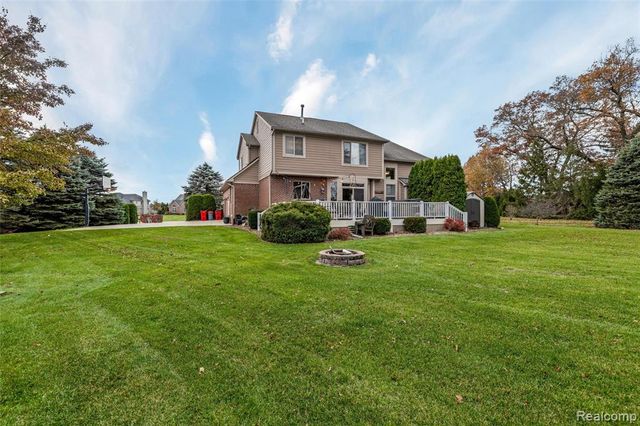 297 Gleneagles, Highland, MI 48357