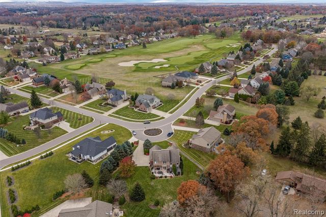 297 Gleneagles, Highland, MI 48357