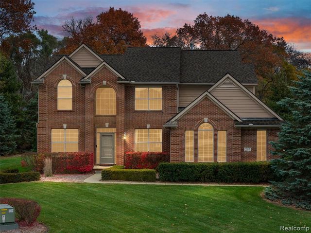 297 Gleneagles, Highland, MI 48357