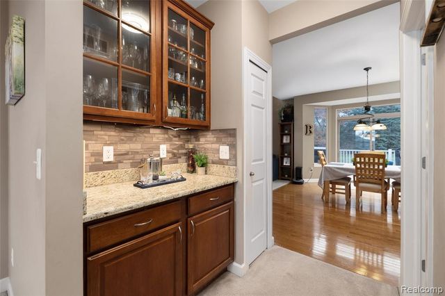 297 Gleneagles, Highland, MI 48357