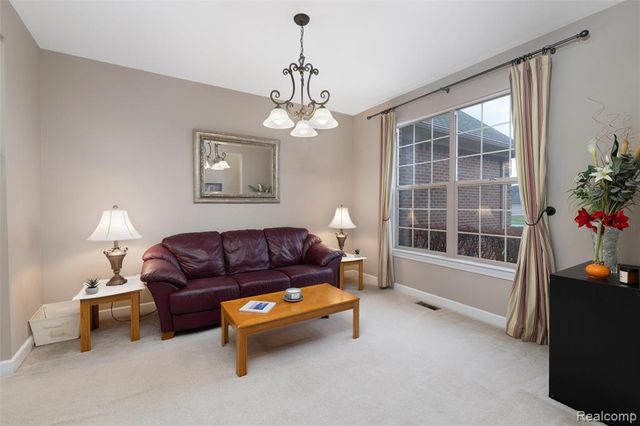 297 Gleneagles, Highland, MI 48357