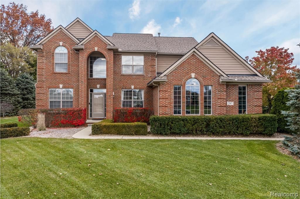 297 Gleneagles, Highland, MI 48357