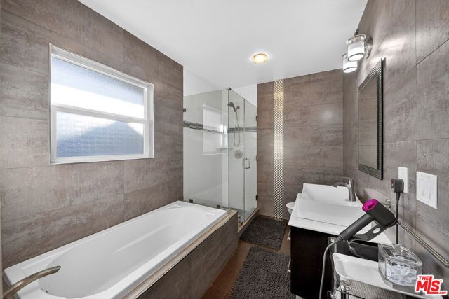 416 S Van Ness Avenue, Los Angeles, CA 90020