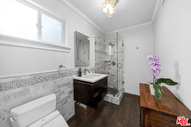 416 S Van Ness Avenue, Los Angeles, CA 90020