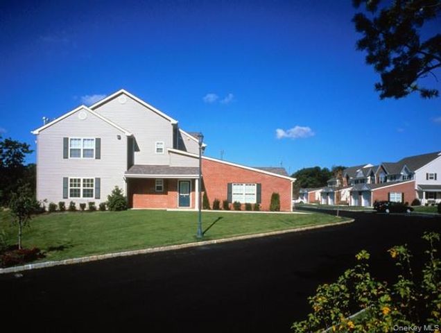 60 Neal 60, Setauket, NY 11733