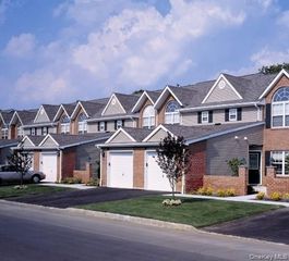 60 Neal 60, Setauket, NY 11733