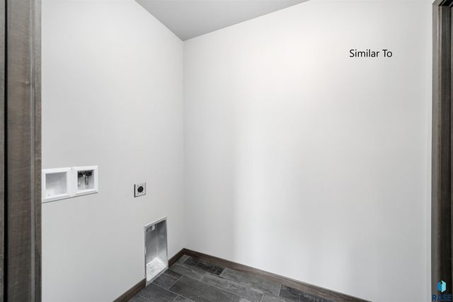 6131 S Bison Pl Place, Sioux Falls, SD 57108