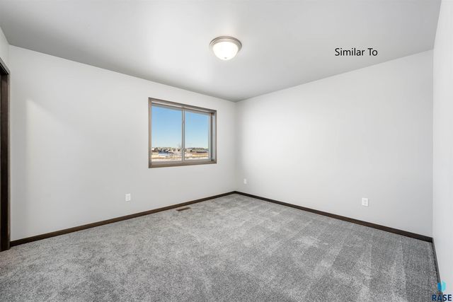 6131 S Bison Pl Place, Sioux Falls, SD 57108