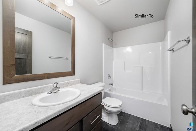 6131 S Bison Pl Place, Sioux Falls, SD 57108