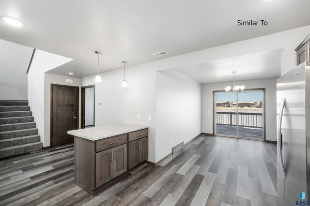 6131 S Bison Pl Place, Sioux Falls, SD 57108