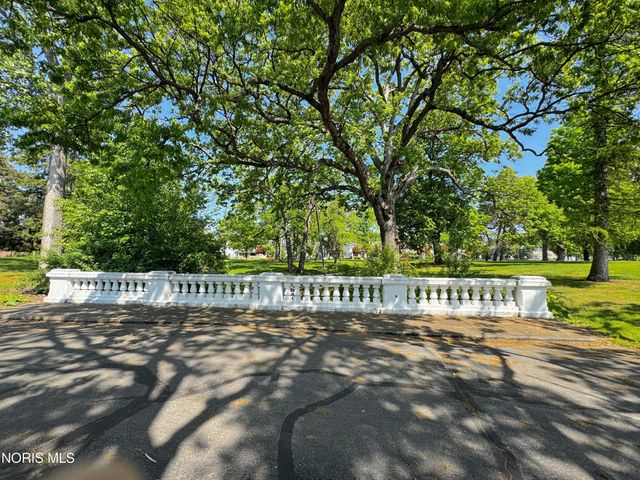 124 Yale Drive, Toledo, OH 43614
