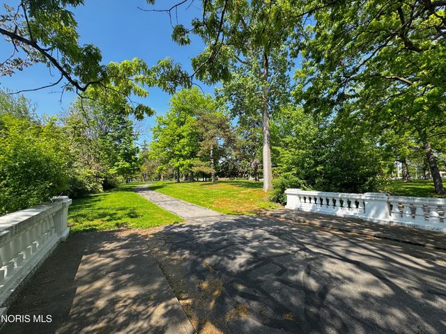 124 Yale Drive, Toledo, OH 43614