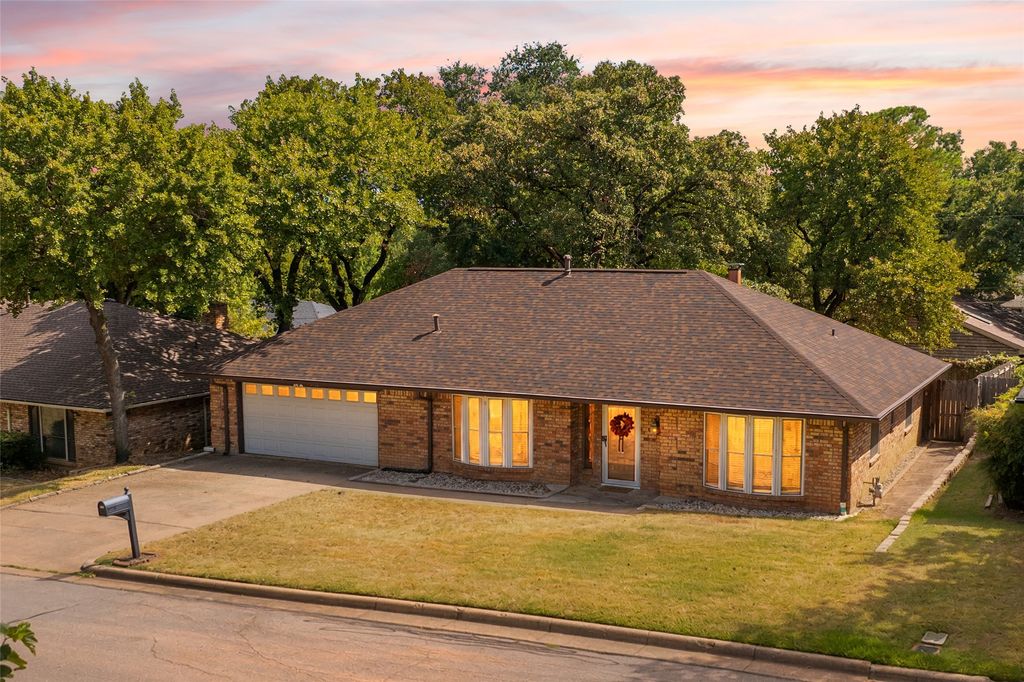5710 Valley Ridge Court, Arlington, TX 76017 — exterior
