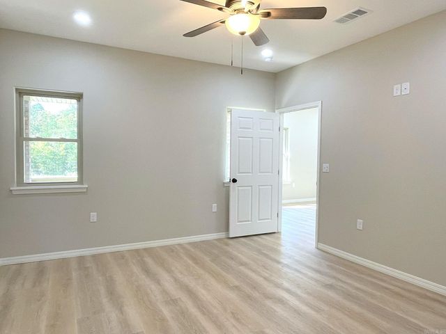 104 Red Oak Drive, Mena, AR 71953