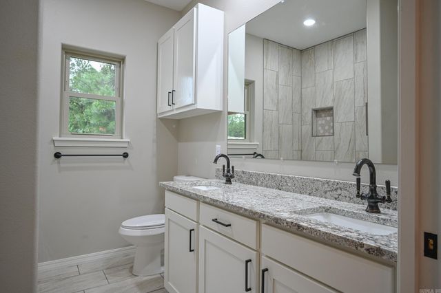 104 Red Oak Drive, Mena, AR 71953