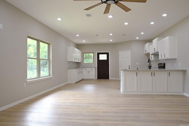 104 Red Oak Drive, Mena, AR 71953