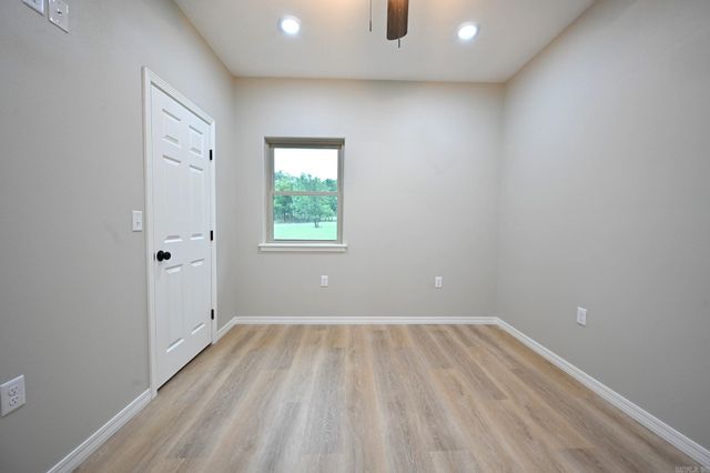 104 Red Oak Drive, Mena, AR 71953