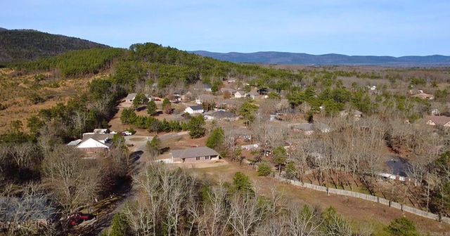 104 Red Oak Drive, Mena, AR 71953