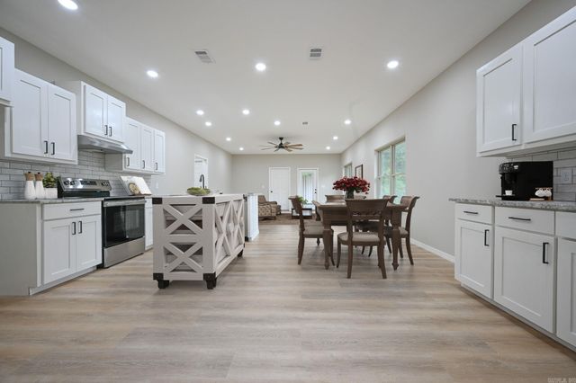 104 Red Oak Drive, Mena, AR 71953