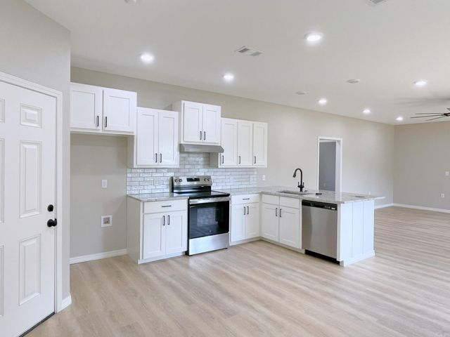 104 Red Oak Drive, Mena, AR 71953