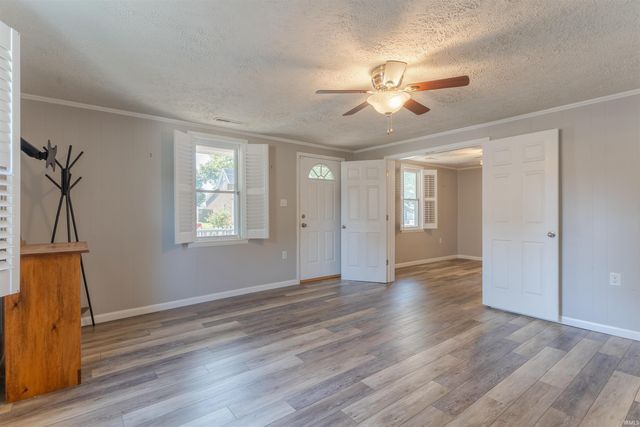 424 E Oak Street, Boonville, IN 47601