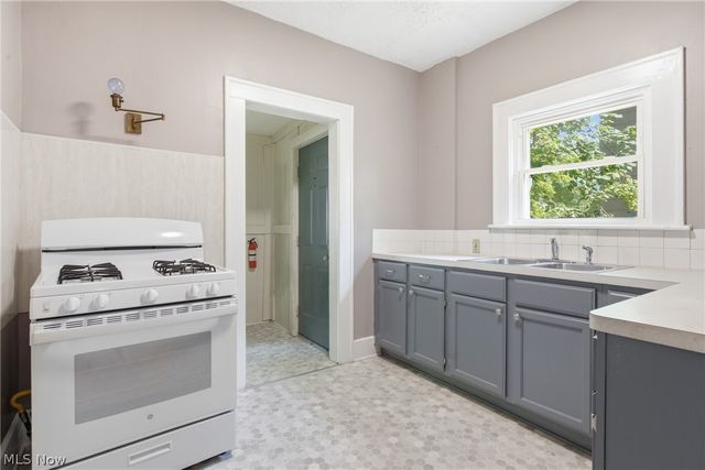 115 Burton Avenue, Akron, OH 44302