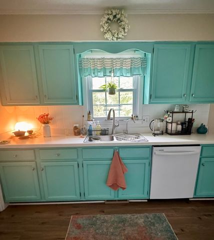 1390 Dogwood Dr, Erin, TN 37061