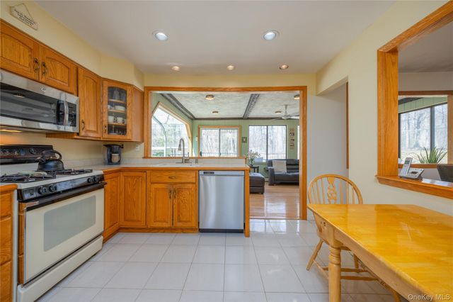196 E Townline Road, West Nyack, NY 10994