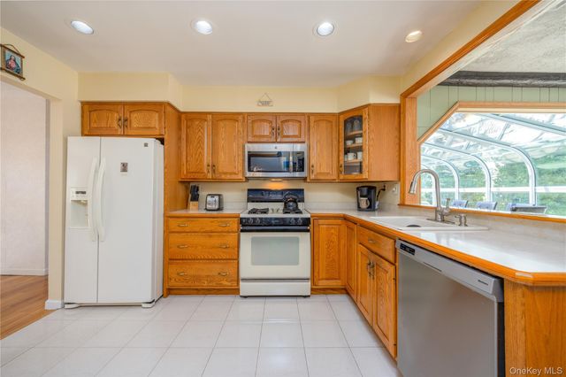196 E Townline Road, West Nyack, NY 10994