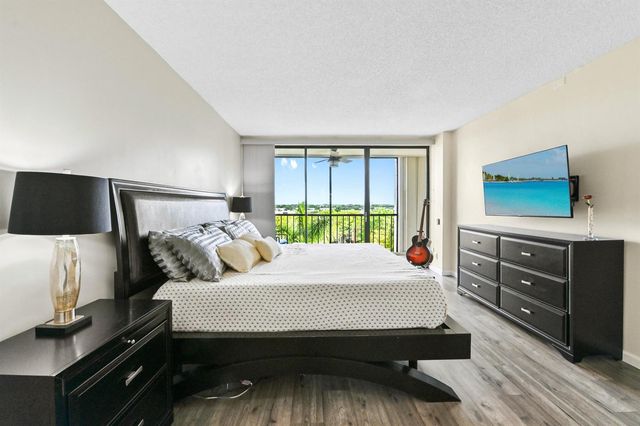5951 Wellesley Park Drive Apt 702, Boca Raton, FL 33433