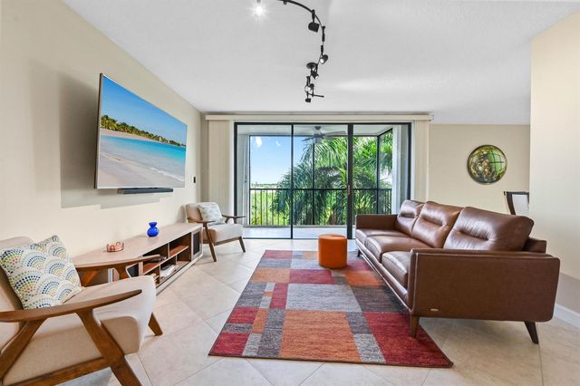 5951 Wellesley Park Drive Apt 702, Boca Raton, FL 33433