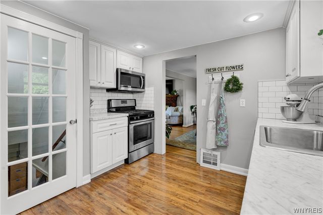 186 Ridgewood Dr, Amherst, NY 14226