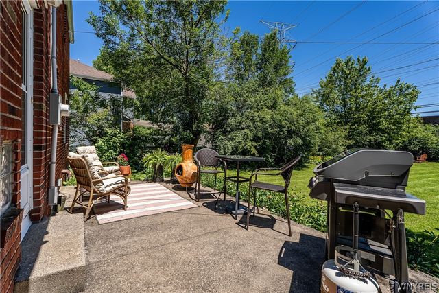 186 Ridgewood Dr, Amherst, NY 14226