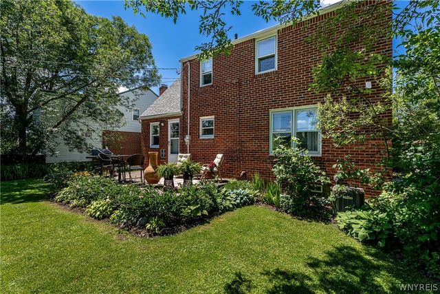 186 Ridgewood Dr, Amherst, NY 14226