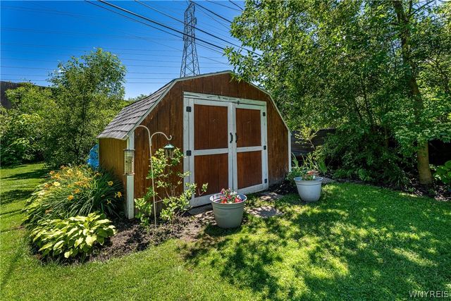 186 Ridgewood Dr, Amherst, NY 14226